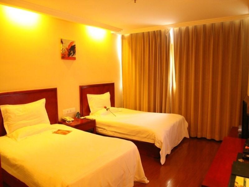 Greentree Inn Guiyang Penshuichi Business Hotel Екстер'єр фото