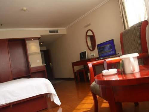 Greentree Inn Guiyang Penshuichi Business Hotel Екстер'єр фото